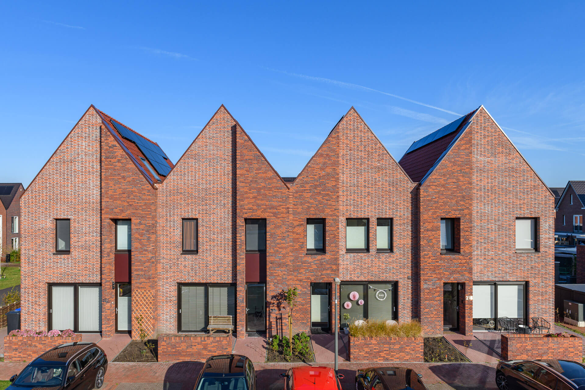 Rijtjeswoningen met stenen van Strating Rijtjeswoningen met stenen van Strating